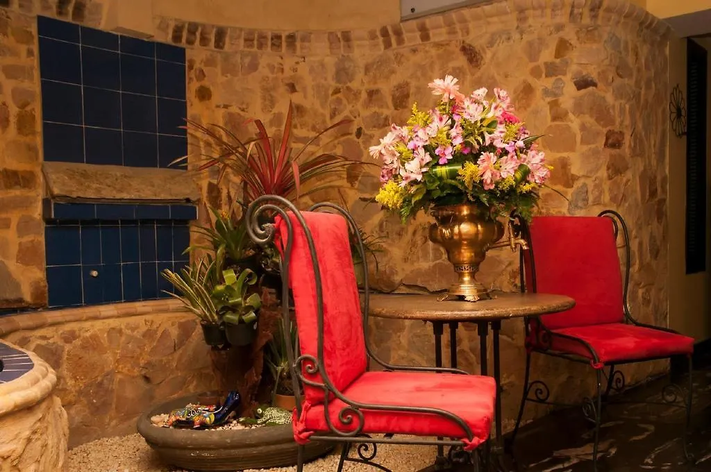 Casa Faroles Hotel Cali 3*,