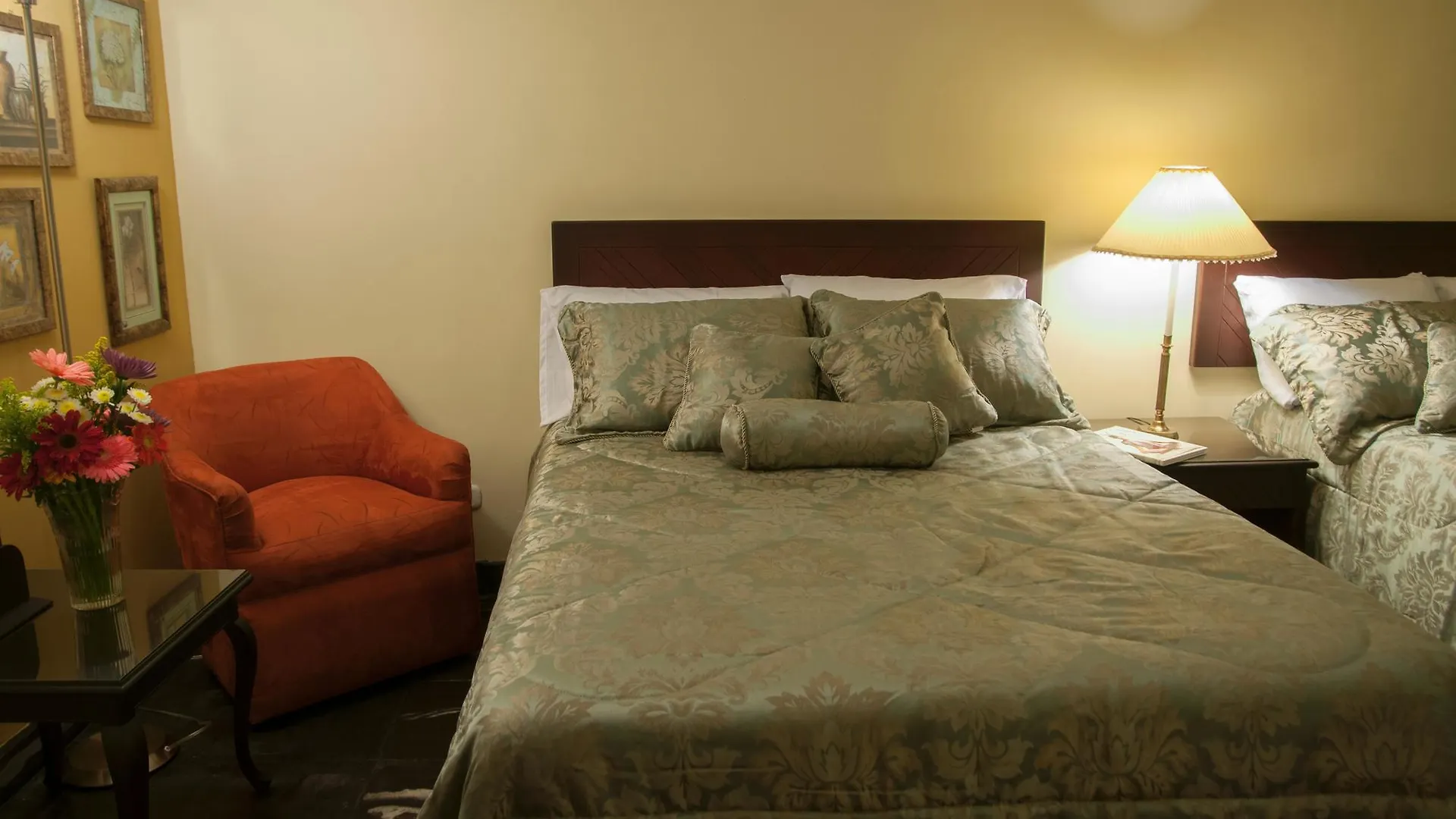 Casa Faroles Hotel Cali 3*,